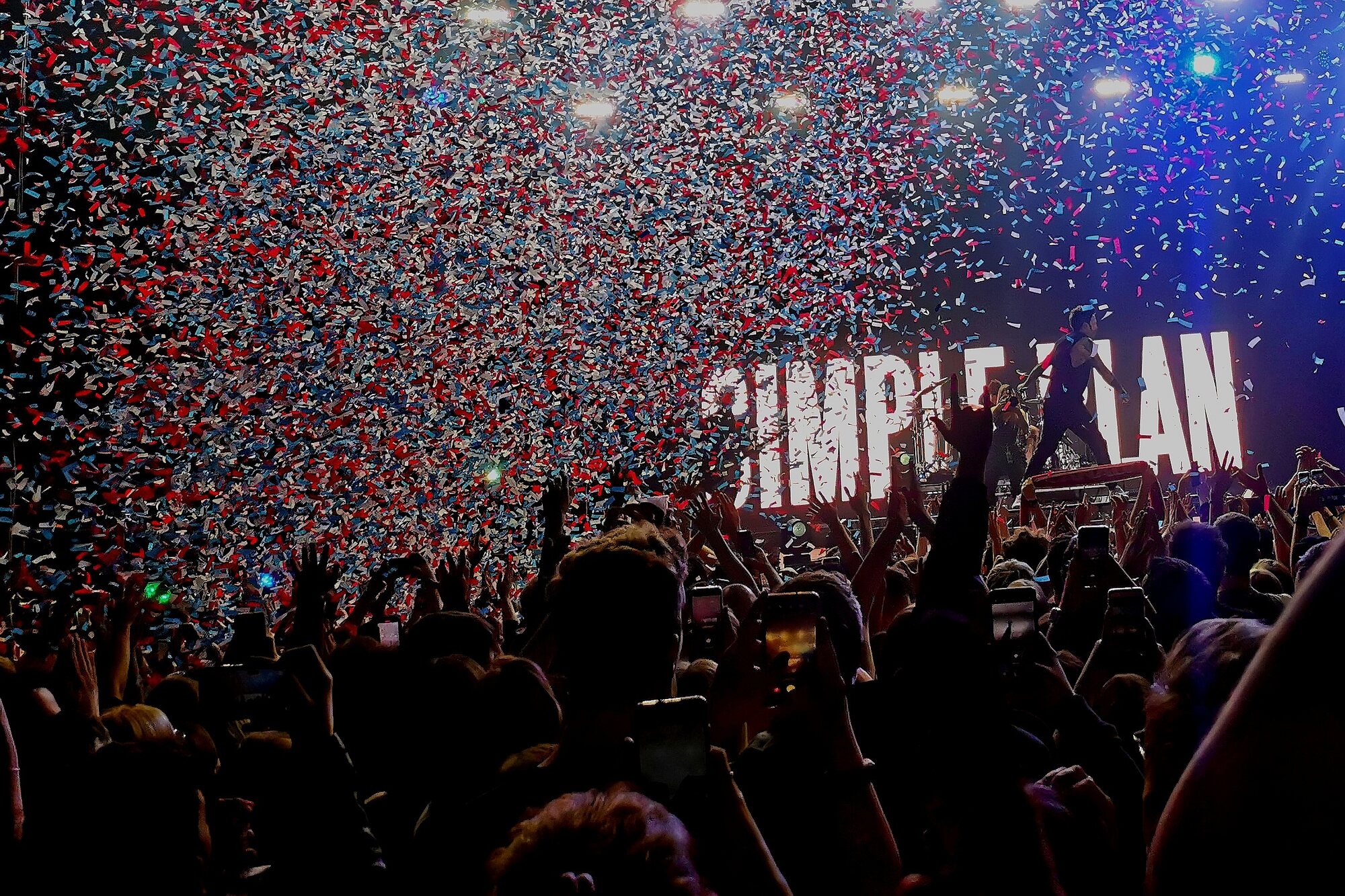 Nezapomenutelná atmosféra v pražském Foru Karlín s kapelou Simple Plan